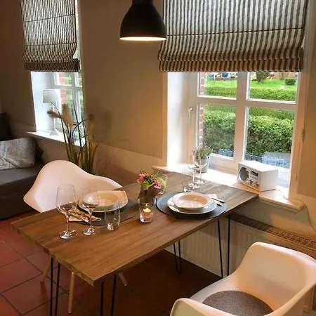 Holiday home Ferienhuuske Timmel